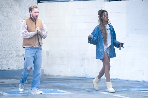 Malia u šetnji s nepoznatim mladićem