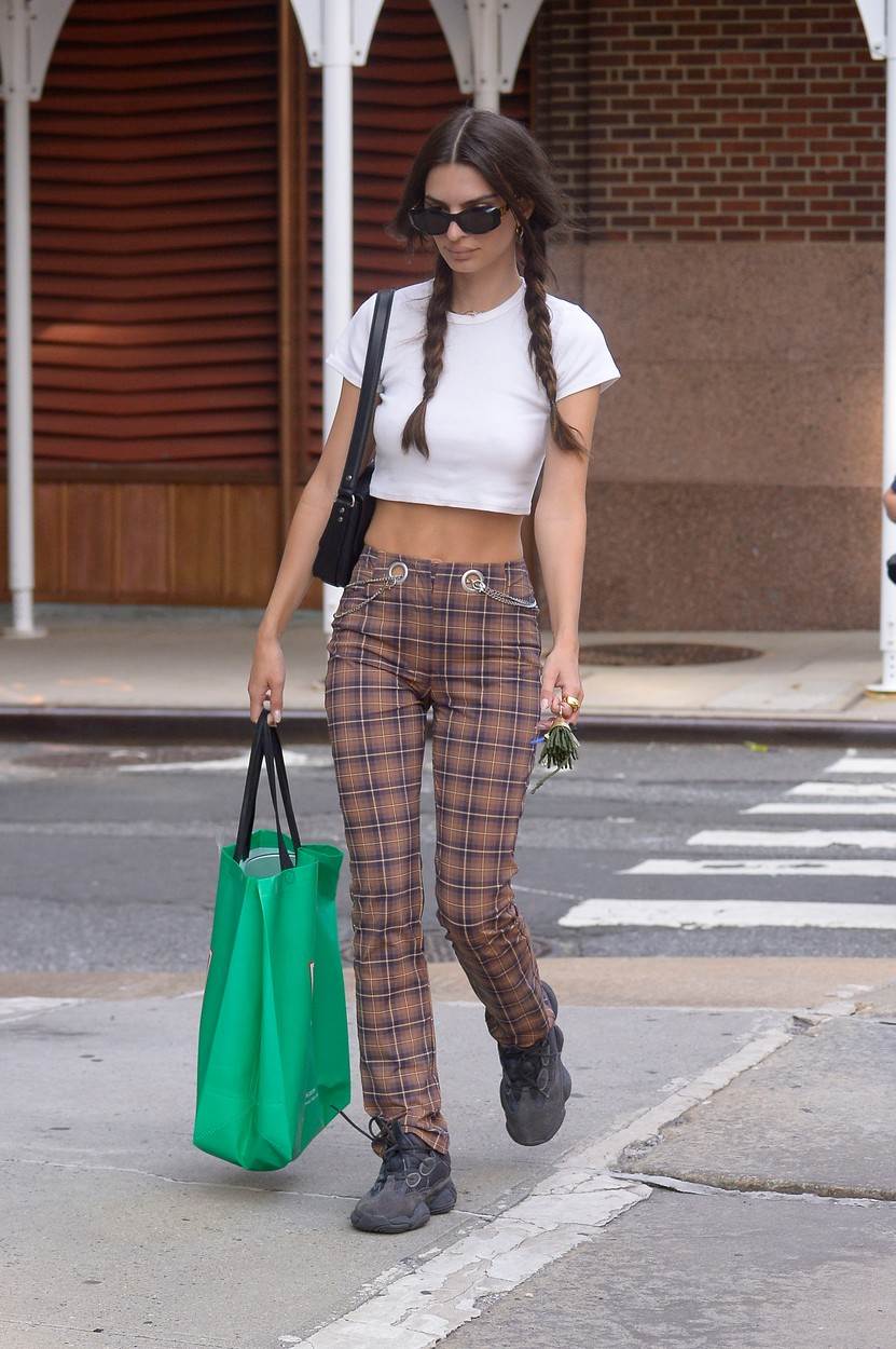 Emily Ratajkowski viđena je prvi put nakon što se saznalo za njezinu vezu s Bradom Pittom