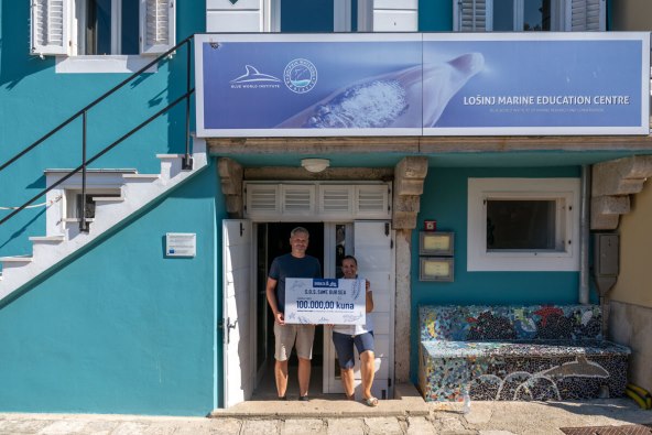 DONACIJA INSTITUTU PLAVI SVIJET.jpg