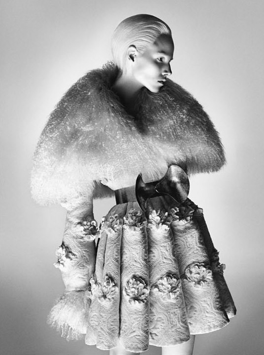 Modne izvanzemaljke nose - Alexander McQueen!