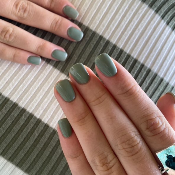 Maslinasto zeleni nokti za jesen