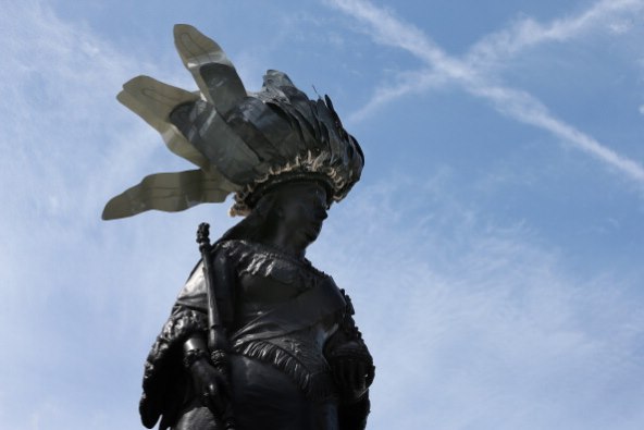 Atrakcija u Londonu - poznate statue osvanule sa šeširima!