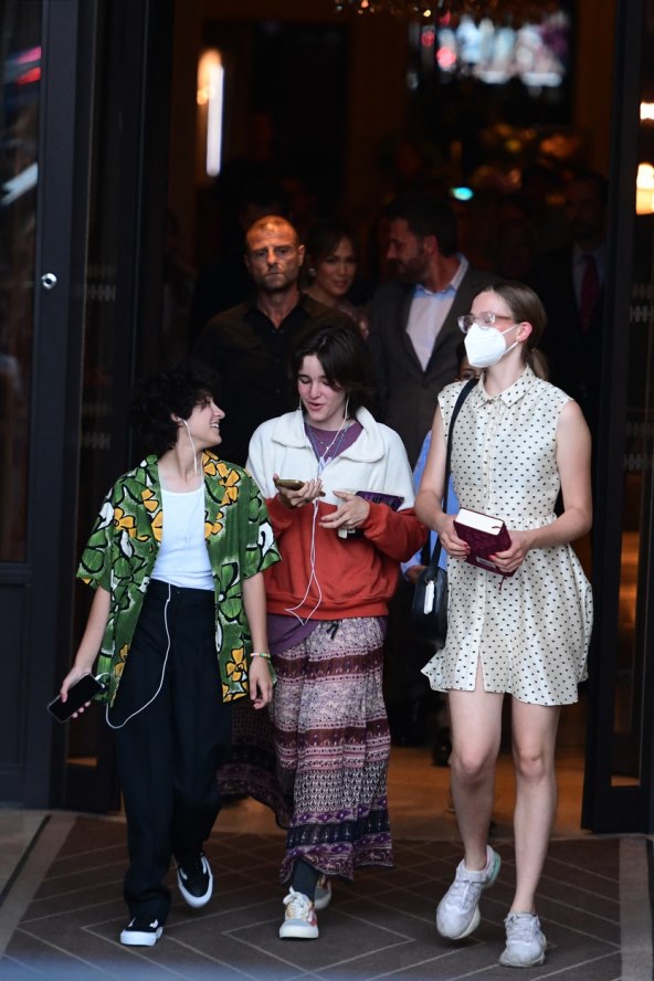 Seraphina Affleck, Emme Muniz, Violet Affleck