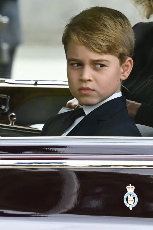 Princ George i princeza Charlotte na sprovodu kraljice Elizabete II.
