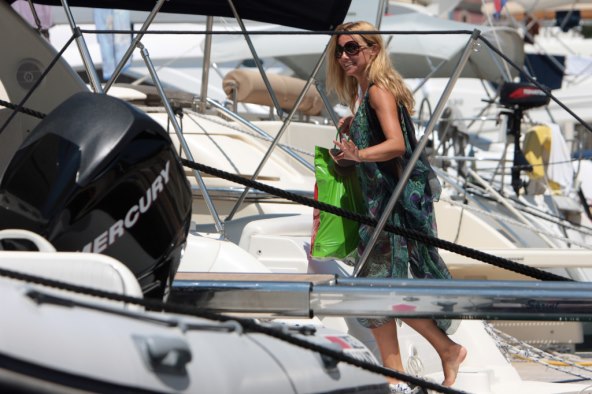 Vlatka Pokos - u Konzum pa na plažu