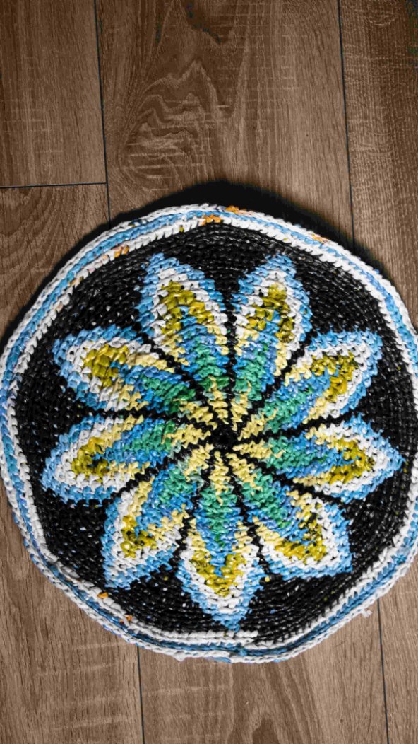 Podlozak za sjedenje od plasticnih vrecica (2)(1)(1).jpg