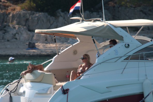 Nikolina i Snježana - pozor, snima se!