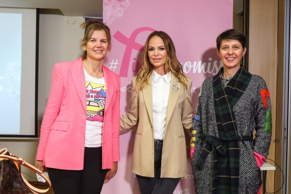 josipa pavicic s predstavnicama Udruge Nismo same.jpg