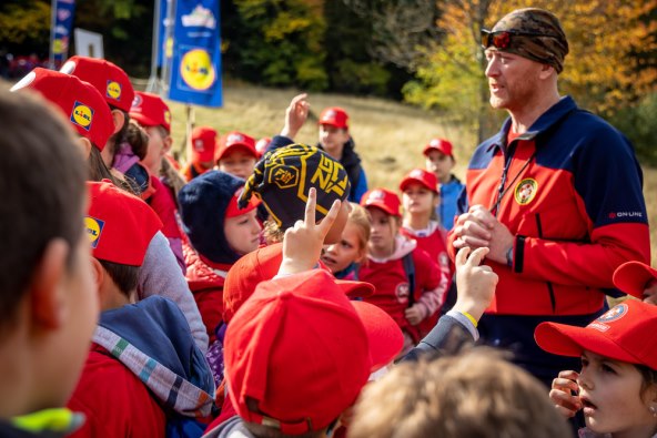 Mali heroji uce o gorskom spasav.jpg