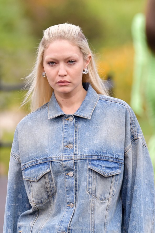 Gigi Hadid nosi frizuru 90-ih
