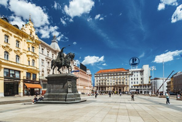 _Trg bana Josipa Jelačić - M. Gašparović.jpg