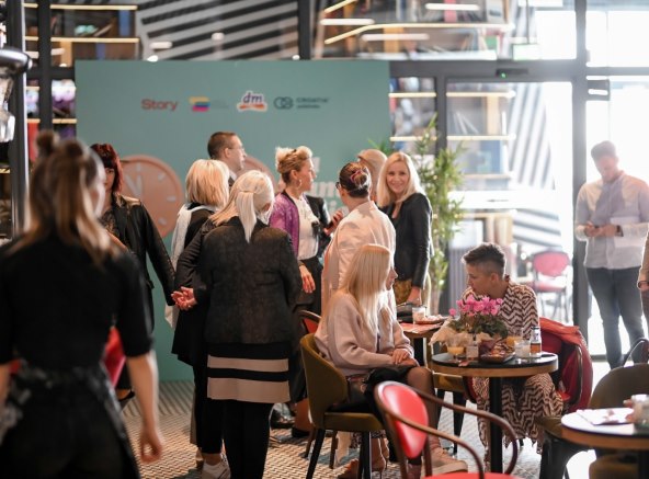 Panel #dasamprijeznala Story Pink