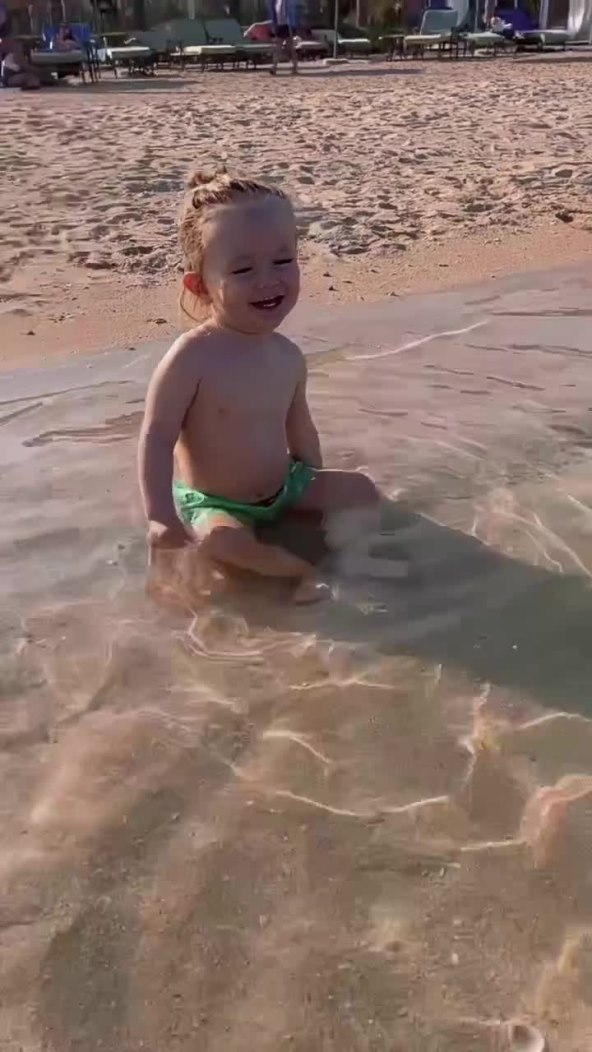 Bloom Tatarinov se kupa u Dubaiju.jpeg