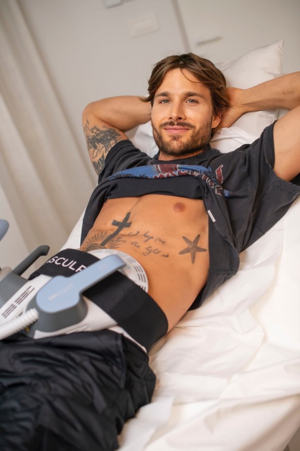 emusculpt trbušni mišići.jpg