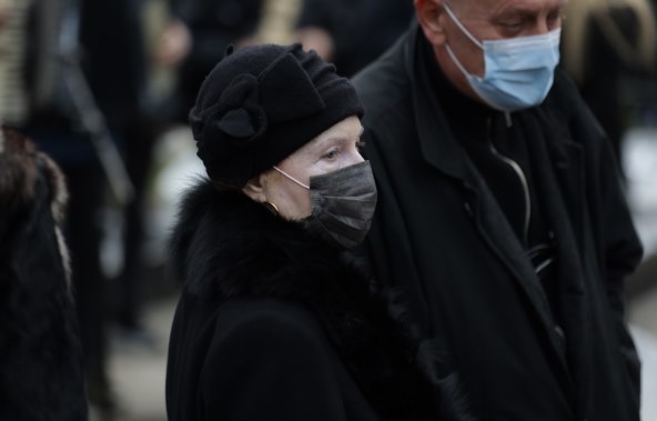 Dragana Mrkonjić na sprovodu Milutinu Mrkonjiću