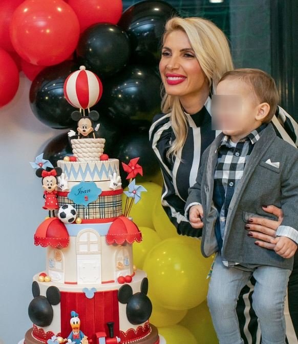 Ana Čagalj i Joško Čagalj Jole imaju tri kćeri i sina.