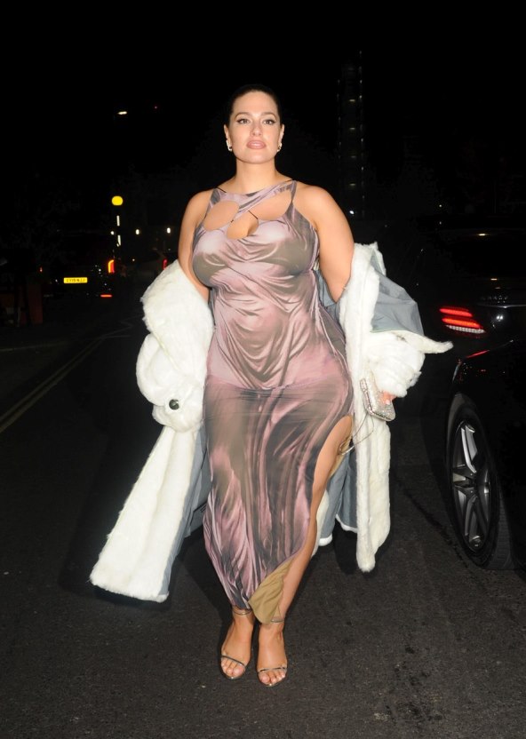 Ashley Graham u 'goloj' satenskoj haljini