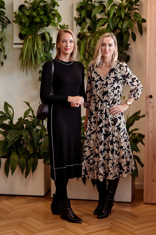 Ivana Andabaka (ravnateljica HDLU-a) i Mara Bratoš (fotografkinja).jpg