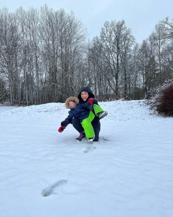 Sin Marijane Mikulić uživa na snijegu