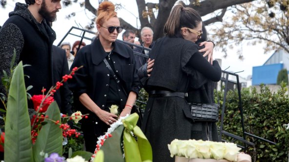 Mirna Savić i Ena Savić na Massimovom pogrebu