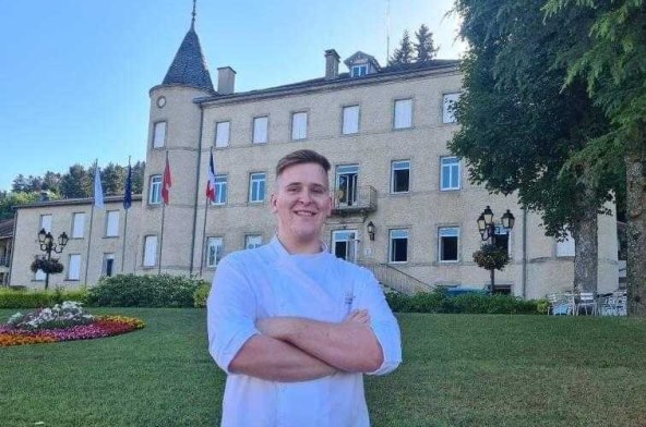 Stipendist Matija Kuzmić na kampusu Ecole Ducasse.jpg