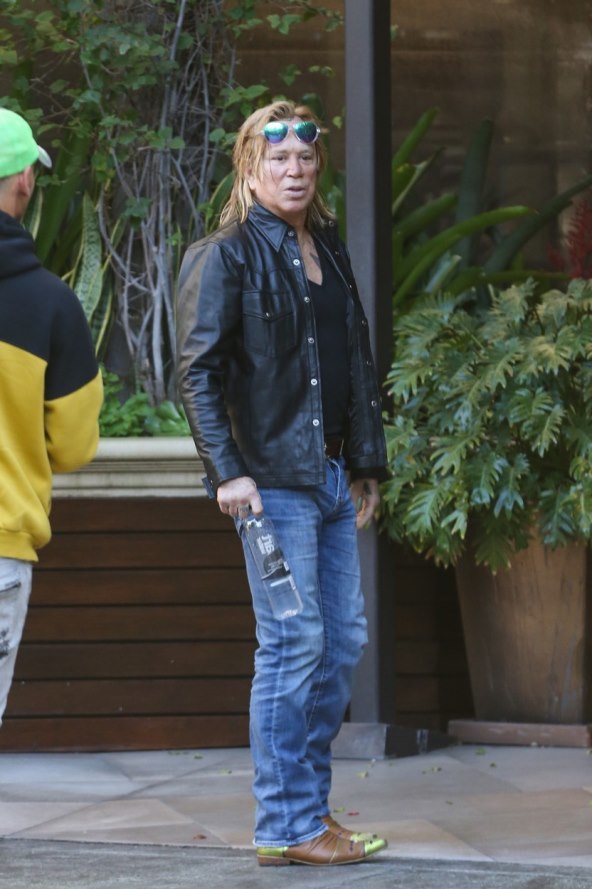 Mickey Rourke obojio kosu u plavo