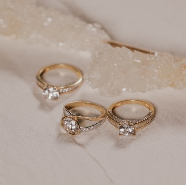 Prahir zaručničko prstenje