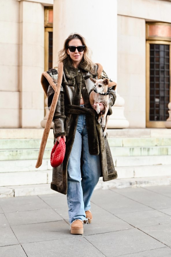 Nika Bijelić nosi Uggs čizme s platformom