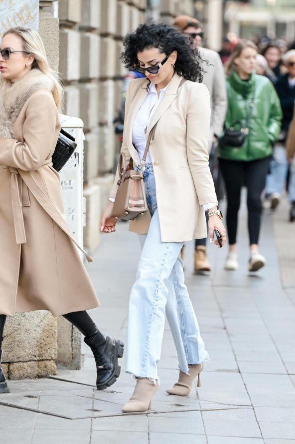 Crnka na špici u najmodernijim trapericama za proljeće