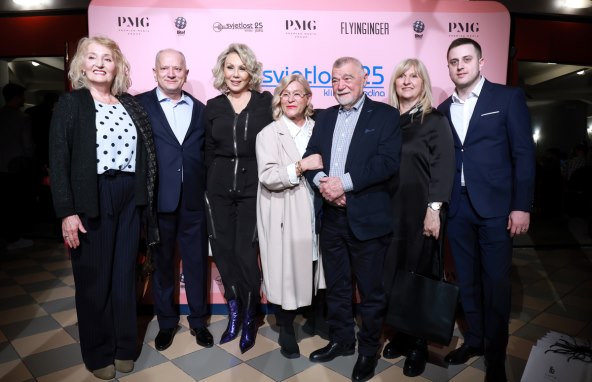 GLAVNA 1 Faketa Stojanovic, Nikica Gabric, Lepa Brena, Vesna Miletic, Stjepan Mesic, Kata Tomovic, Kresimir Gabric.jpg