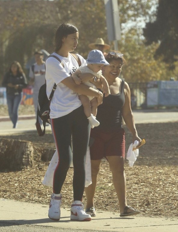 Tako mala, a već šopingira! Majka ju prvi put povela u trgovački centar