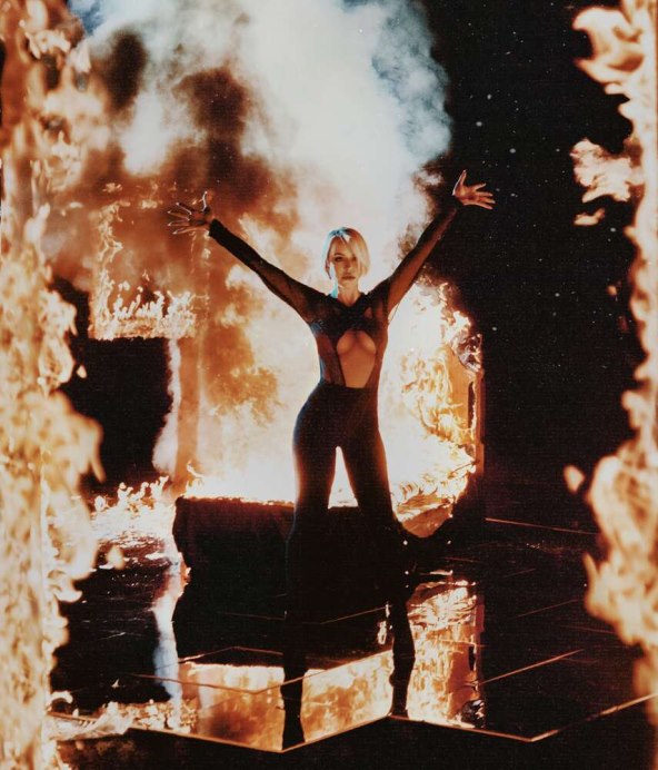 Tamara - Niagara 02.jpg