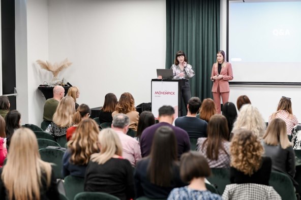 Nina Klarin i Željka Vuger.jpg