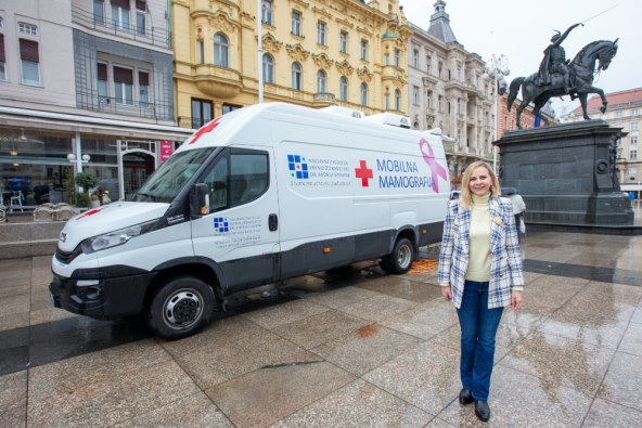 9 Mobilna mamografija gdje su ßene obavljale pregled.jpg