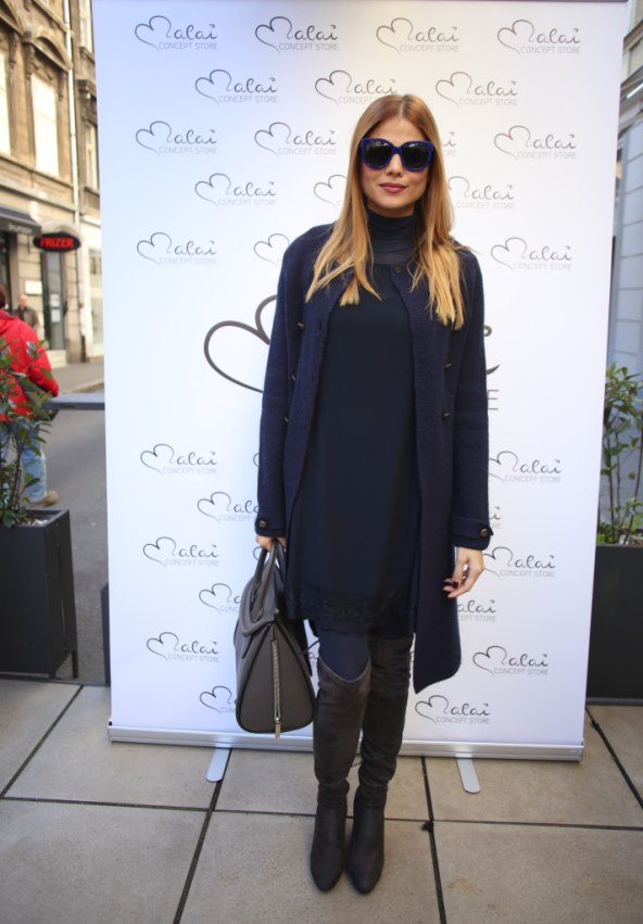 Lana Banely savršeno spojila cipele i čarape