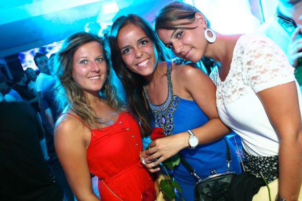 Zabava u Cocomo klubu uz violine