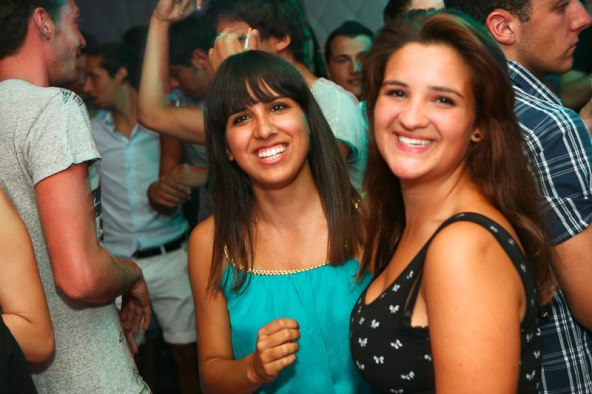 Zabava u Cocomo klubu uz violine