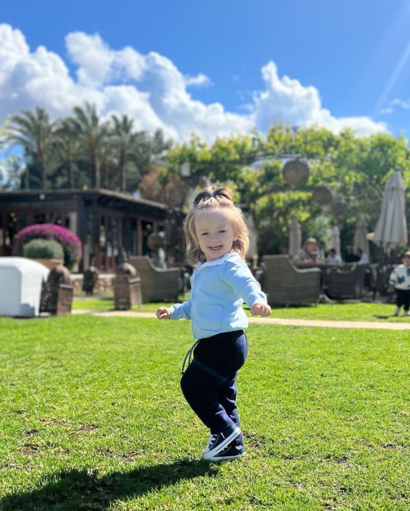 Maja Šuput, Nenad Tatarinov i Bloom Tatarinov na Ibizi.jpg