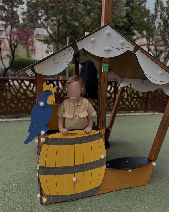 Obiteljske fotografije Duje Ćalete Cara i Adriane Ćalete Car