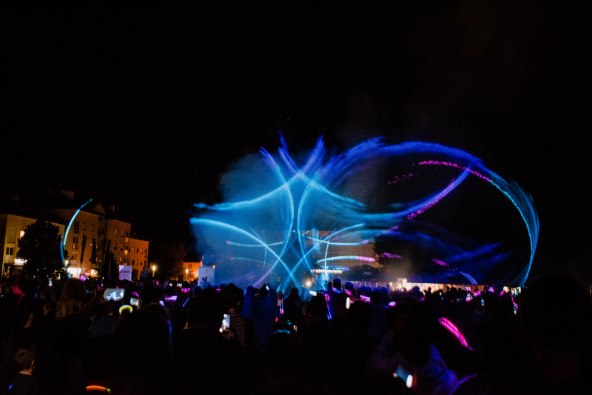 tesla lights novi 2.jpg