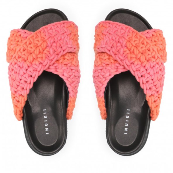 Inuiki ženske papuče.jpg