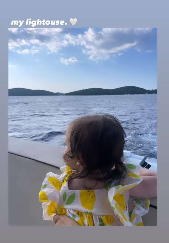 Greta Ćorluka na ljetovanju.