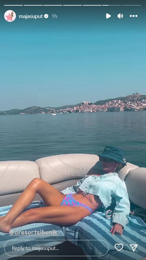 Bloom Tatarinov vozi brod dok se Maja Šuput i Nenad Tatarinov odmaraju