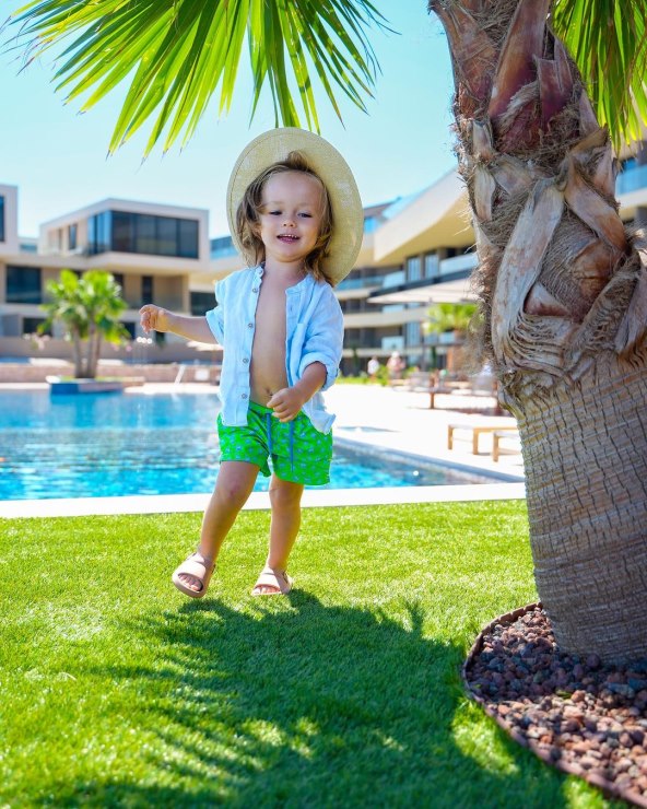 Bloom Tatarinov sa slamnatim šeširom