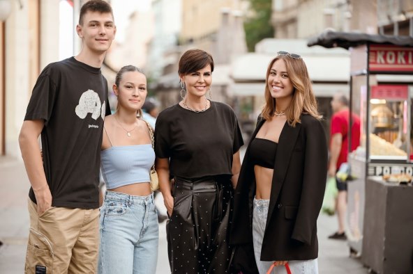 Anica Kovac s djecom_RG (3).JPG