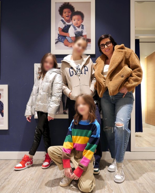 Lana Klingor Mihić ima tri kćeri.