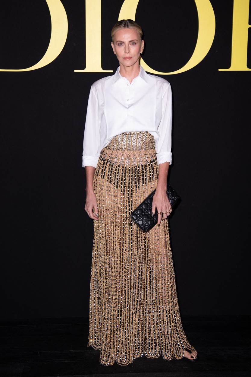 Charlize Theron na reviji Christiana Diora u Parizu 2023