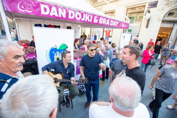 27 Tomislav Braliå i klapa Intrade.jpg