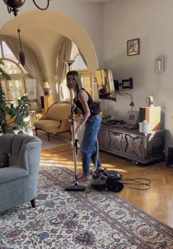 Glumica je 2021. s obitelji napustila stan u kojem su živjeli 15 godina.