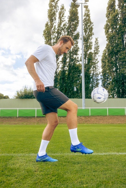 Harry Kane x Skechers 3.jpg